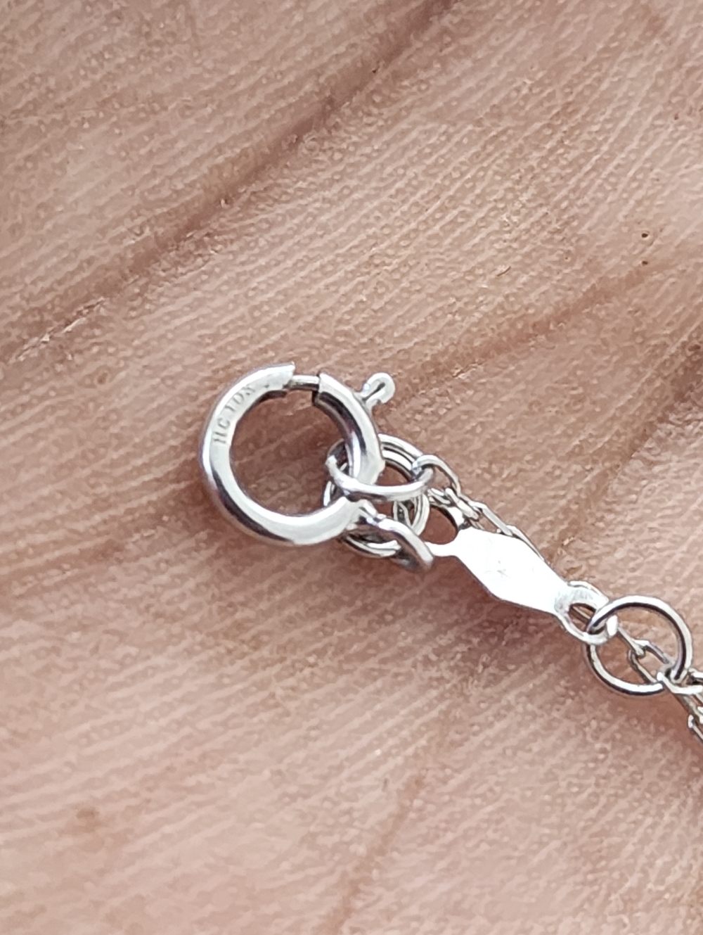Kay Jewelers "Center Of Me" 1/5ct Tw 10k Stamped Knot Pendant Necklace and Studs - Picture 6 of 14
